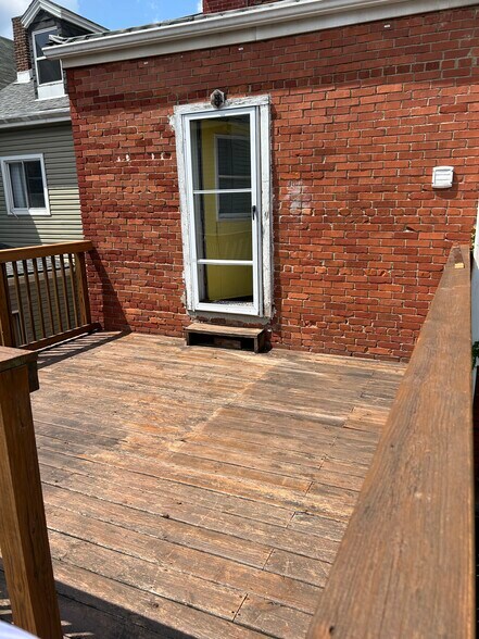 Back deck - 227 Taylor St
