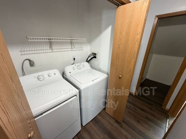 Building Photo - 912 9th Ave SE