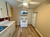 Building Photo - 904 Park Ave