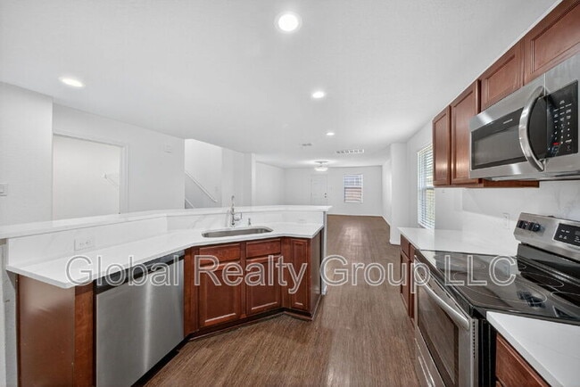 Building Photo - 7139 Quarter Moon