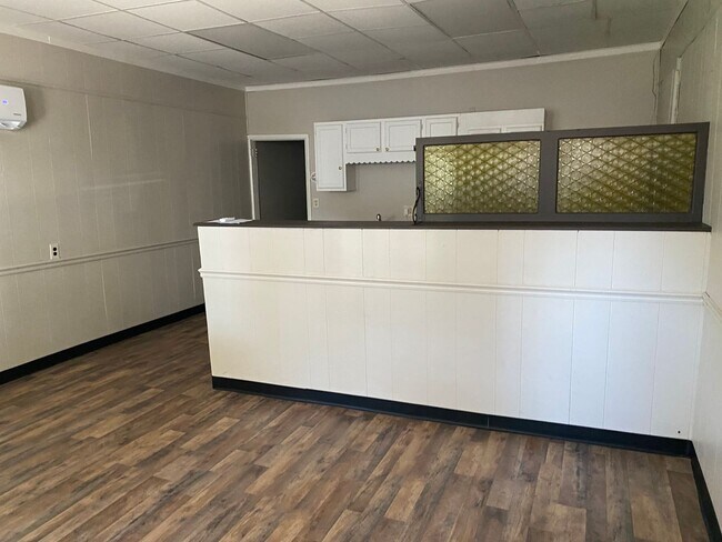 Building Photo - 637 E Wheeling St