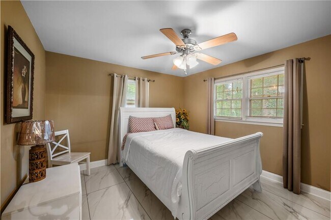 Building Photo - 4839 Lehigh Dr