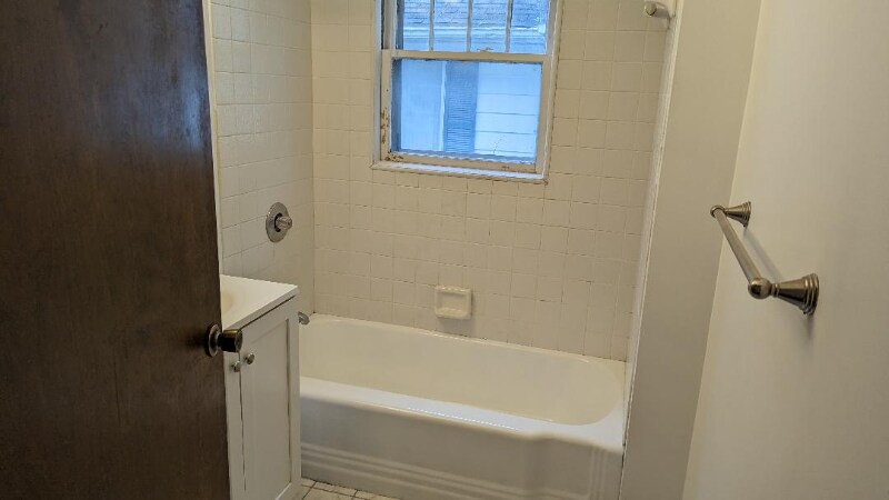 Building Photo - 2312 Avon St