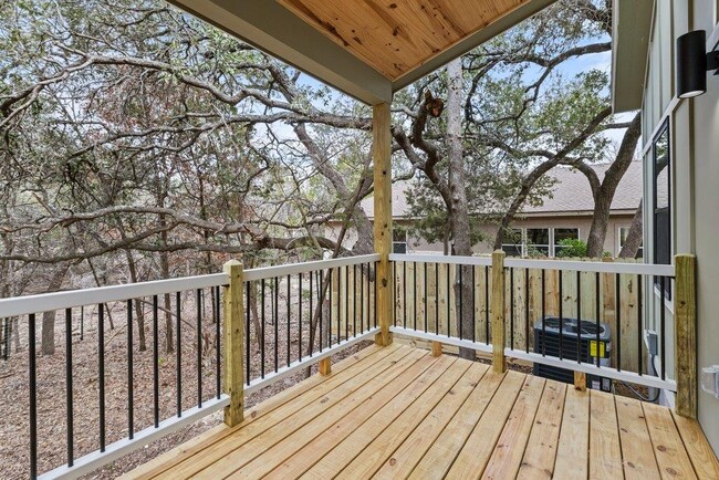 Building Photo - 30 Wood Glen Dr