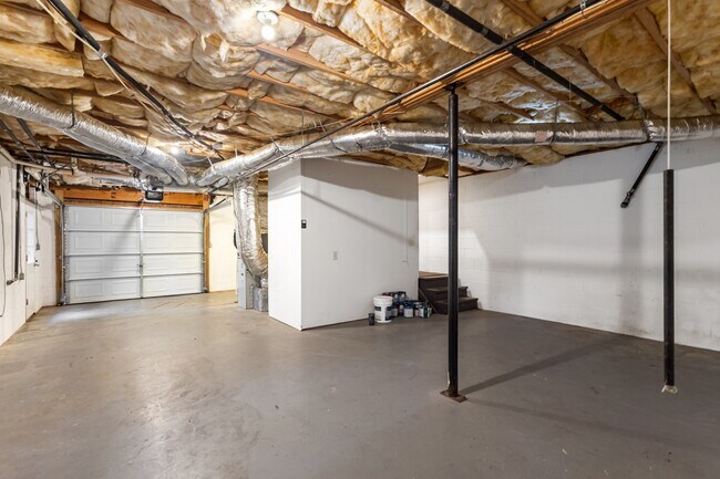 Building Photo - 2627 Elkmont Dr