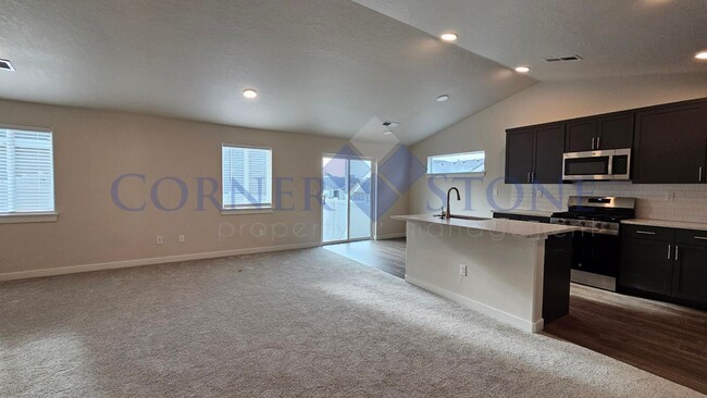 Building Photo - Brand New Home in Nampa!