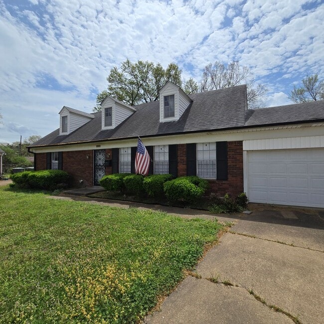 Primary Photo - 1625 Westlawn Dr