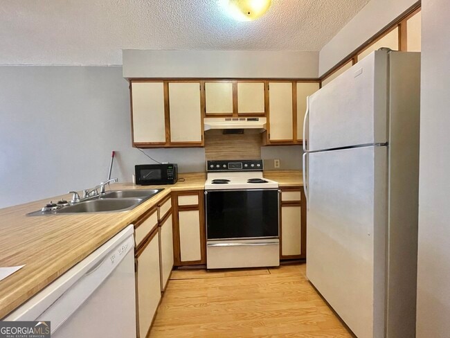 Building Photo - 202 Eagles Ct
