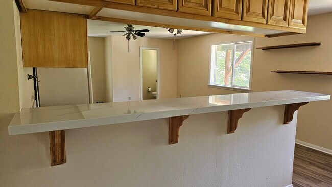 Building Photo - 527 Sutter Ln