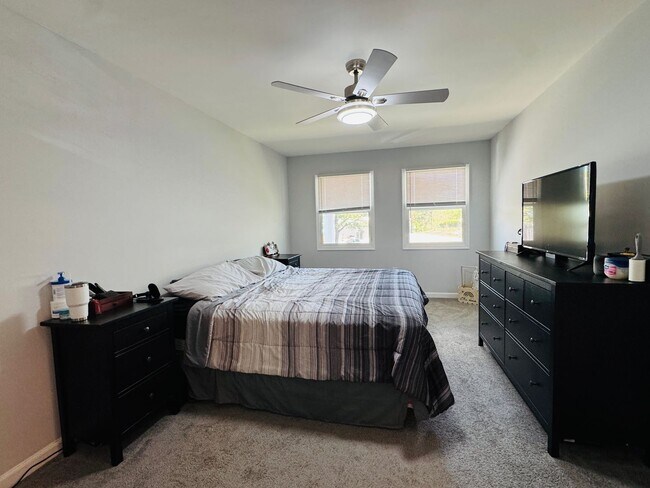 Building Photo - BEAUTIFULLY UPDATED HOME - WOODBRIDGE