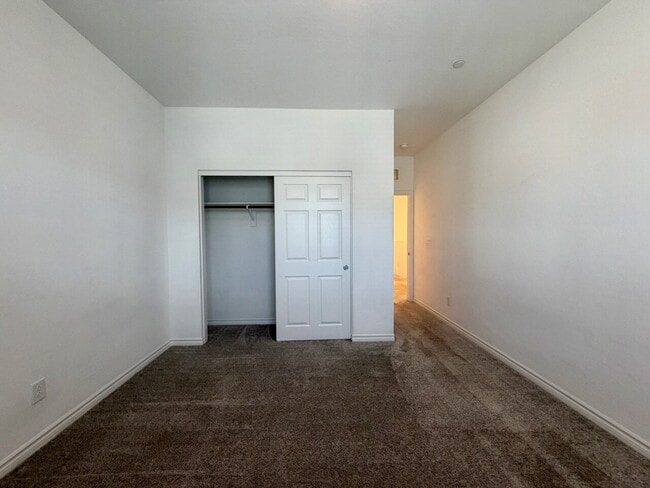 Building Photo - GATED 3 BED 2.5 BATH TOWNHOME WITH 2-CAR GARAGE, COVERED PATIO & COMMUNITY POOL