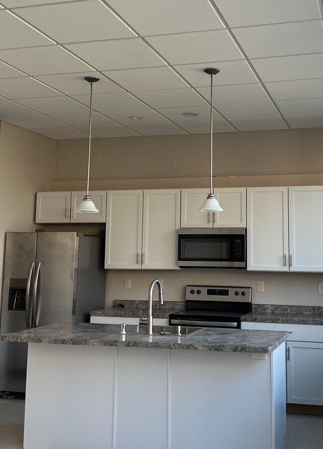 Building Photo - Szkola Flats