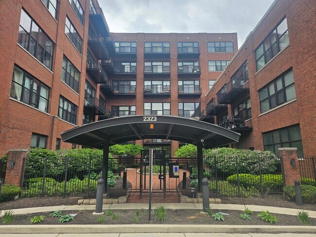 Building Photo - 2323 W Pershing Rd