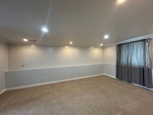 Building Photo - 4 Bedroom 4 Bathroom Home in Provo, Utah!