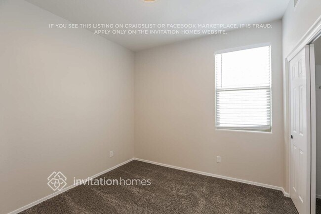 Building Photo - 2320 W Desert Ln