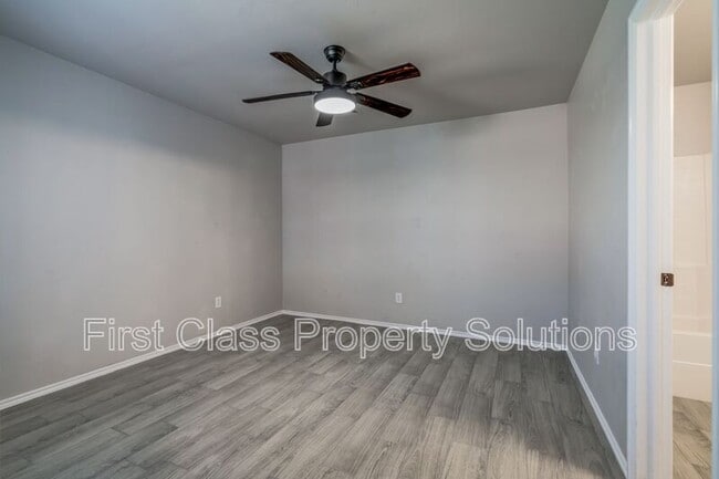 Building Photo - 1322 Commerce Dr