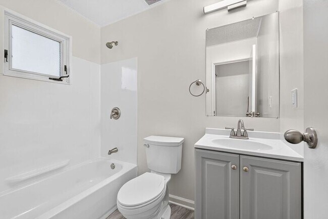 Building Photo - 5168 Mapleridge Dr