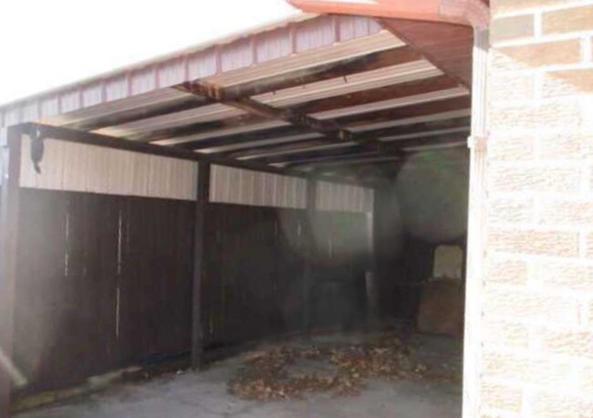 Carport Parking - 18 25th St NW