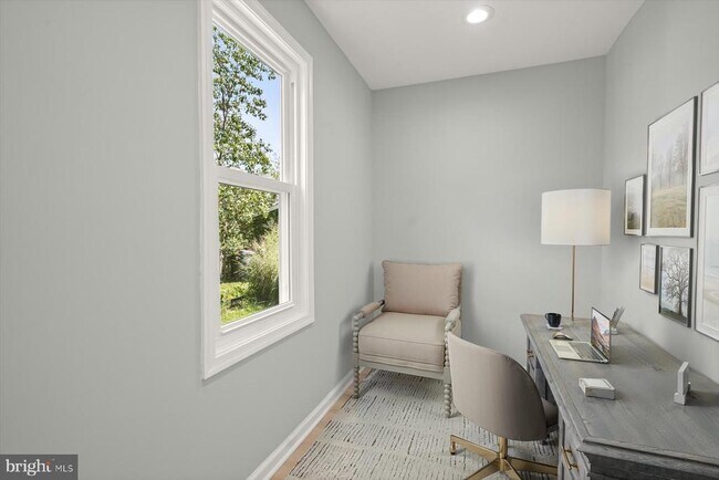 Building Photo - 2917 E Lee Ave