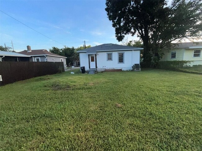 Building Photo - 2013 Oceanview Pl
