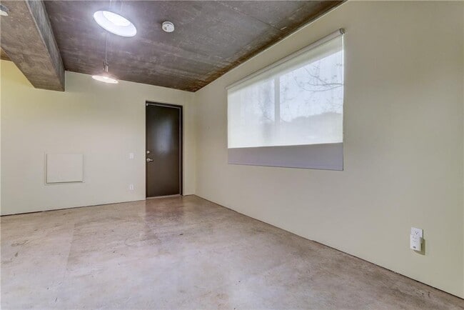 Building Photo - 6 Sugar Shack Dr