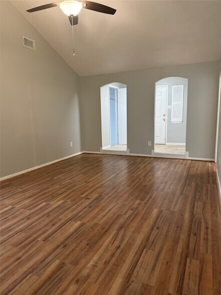 Building Photo - 2019 Redwood St