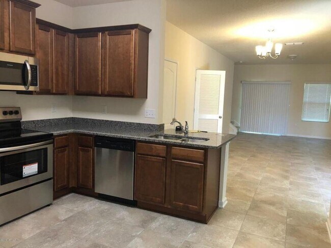Building Photo - 602 Servia Dr