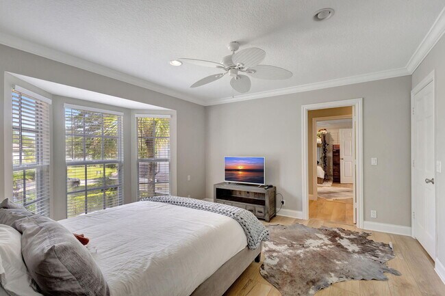 Building Photo - 11839 Pebblewood Dr