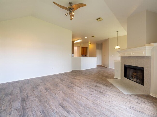 Building Photo - 1727 Rosenborough Ln S