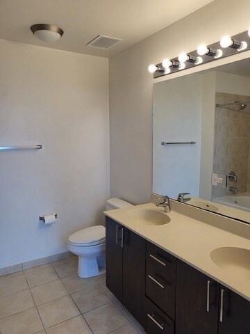 Building Photo - 235 W Van Buren St