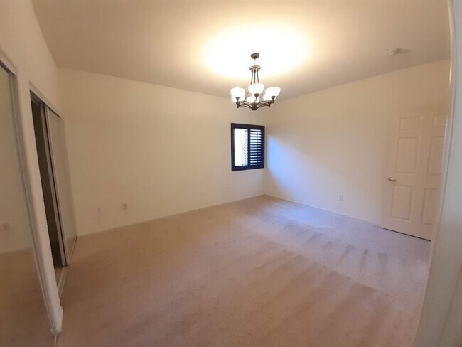 Building Photo - 2 BED/ 2 BATH CONDO LOCATED IN THE SOUTHWEST!