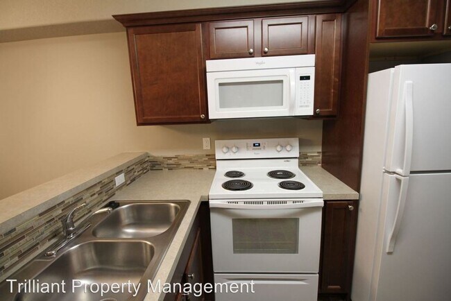 Building Photo - NICE 3 Bedroom 2 & 1/2 Bath 2-Story Duplex...