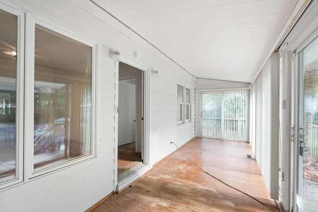 Building Photo - Sullivans Island Historic Charmer