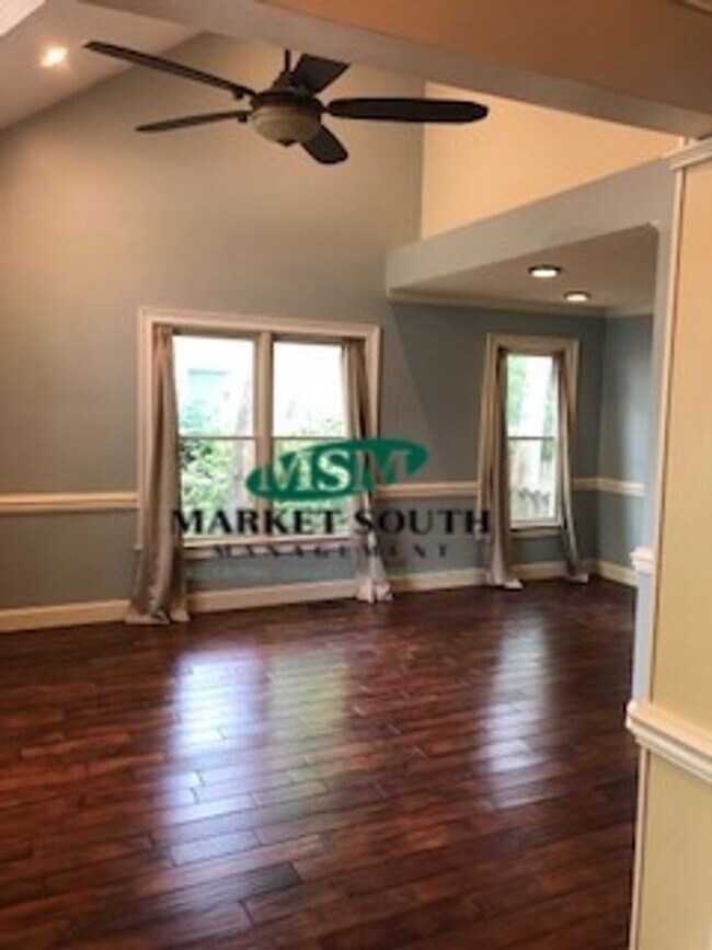 Building Photo - SOUTHBRIDGE BEAUTY- AVAILABLE NOW!