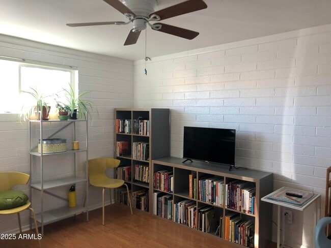 Building Photo - 2025 S Granada Dr