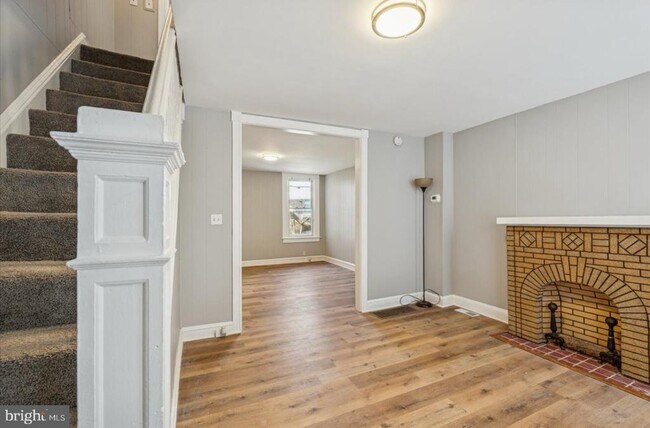 Building Photo - 30 N Abington Ave