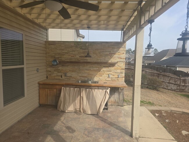 Building Photo - The Manors at White Knoll