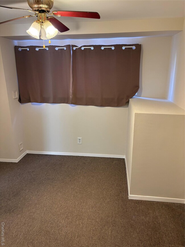 Building Photo - 892 Pine Ave