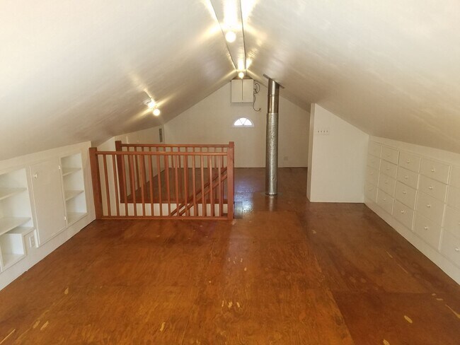 Building Photo - Freeland 2 Bedroom, 1 Bathroom
