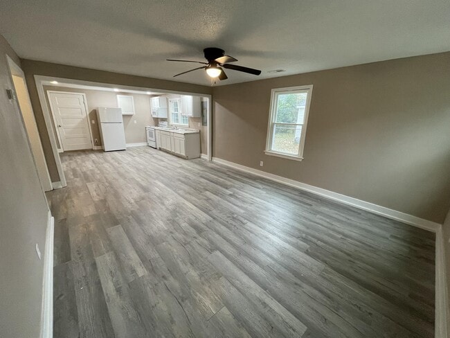 Building Photo - 815 N Commander St