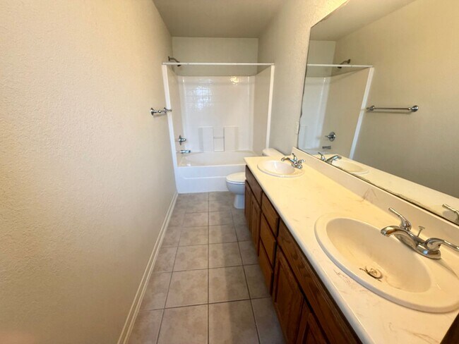 Building Photo - 608 Olaf Dr