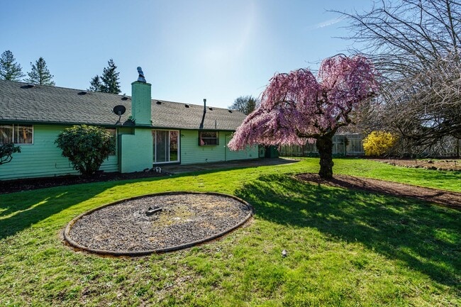 Building Photo - GREAT LOCATION!!! Single Level 3 bedroom 2...