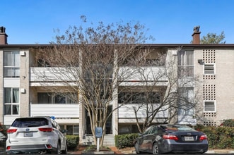 Building Photo - 1 bedroom- NEW PAINT youtube video https:...