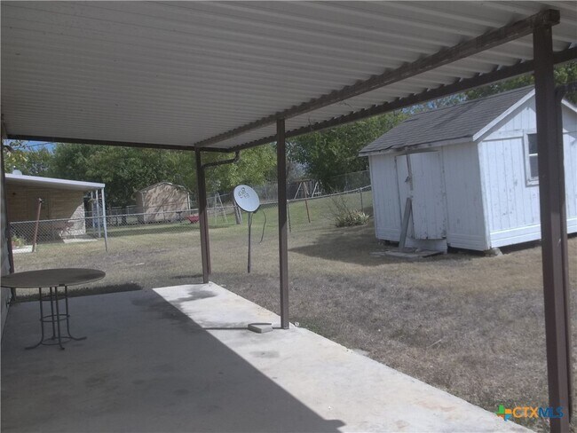 Building Photo - 910 San Antonio St