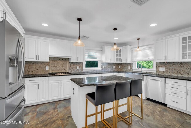 Building Photo - 1037 Woodgate Ave