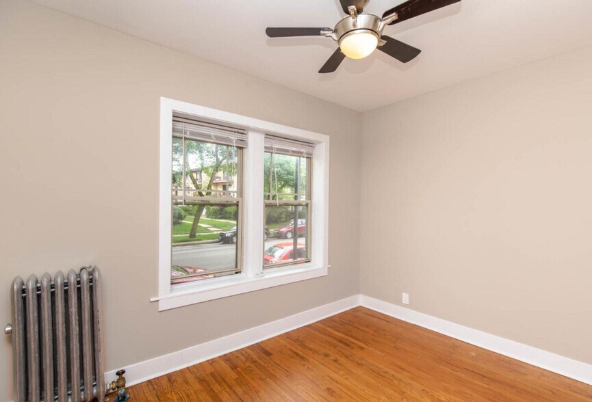Building Photo - 1337 W Touhy Ave
