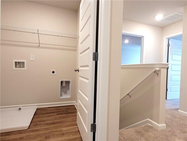Building Photo - 310 Sound Cir