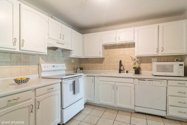 Building Photo - 475 Plum Creek Dr