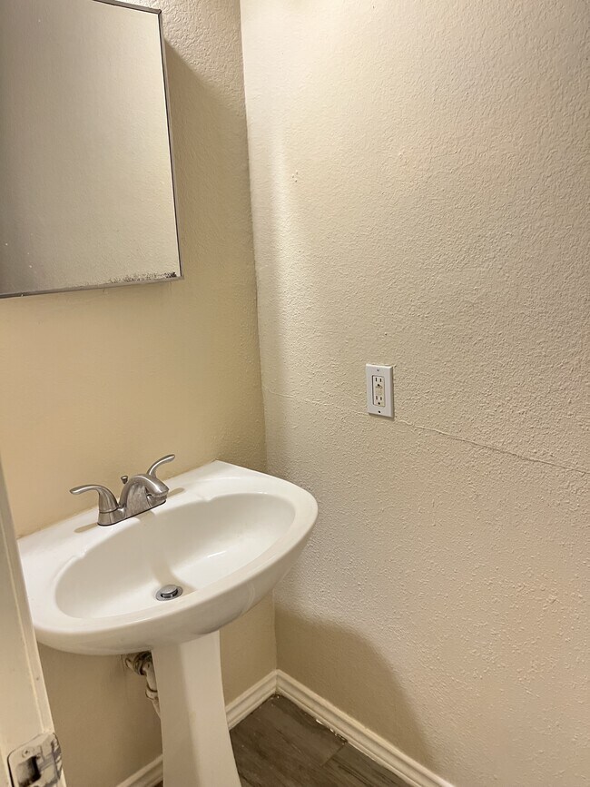 Building Photo - 6022 Ashley Spring