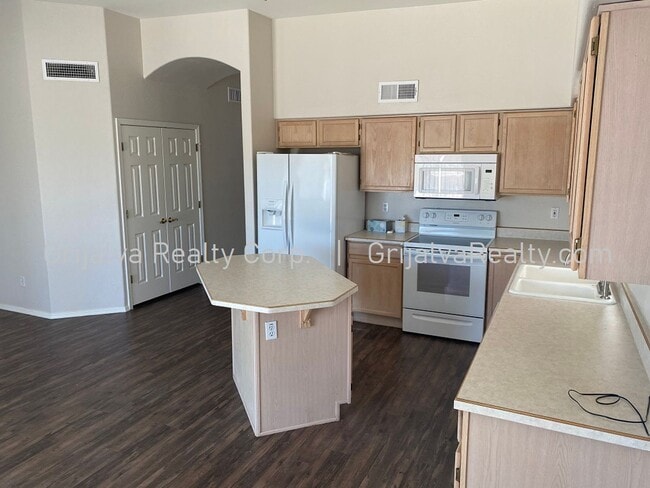 Building Photo - Northwest Living at it's Finest! 3 Bedroom...